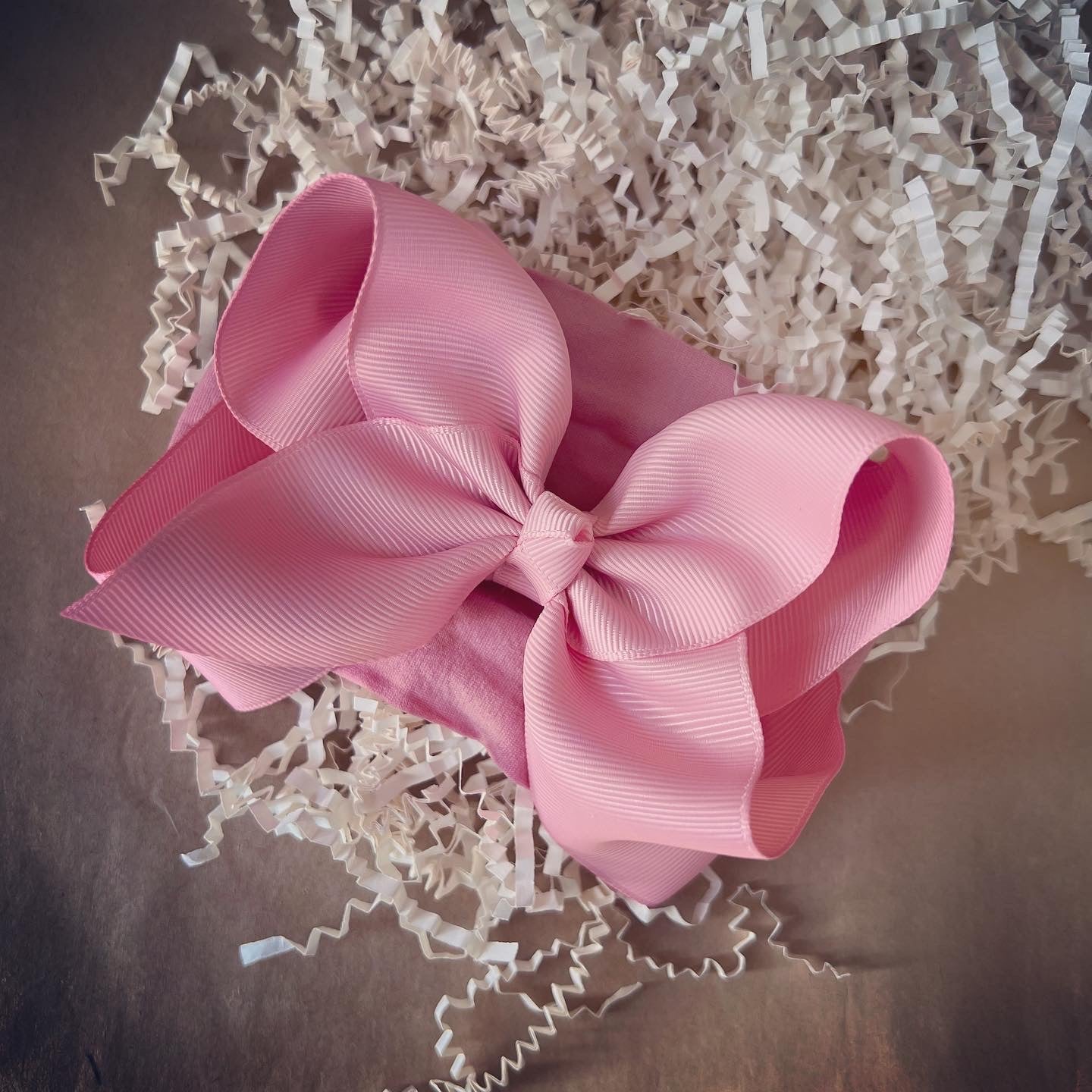 Soft and Stylish Baby Headband with Large Bow - Perfect Addition to Your Baby's Outfits