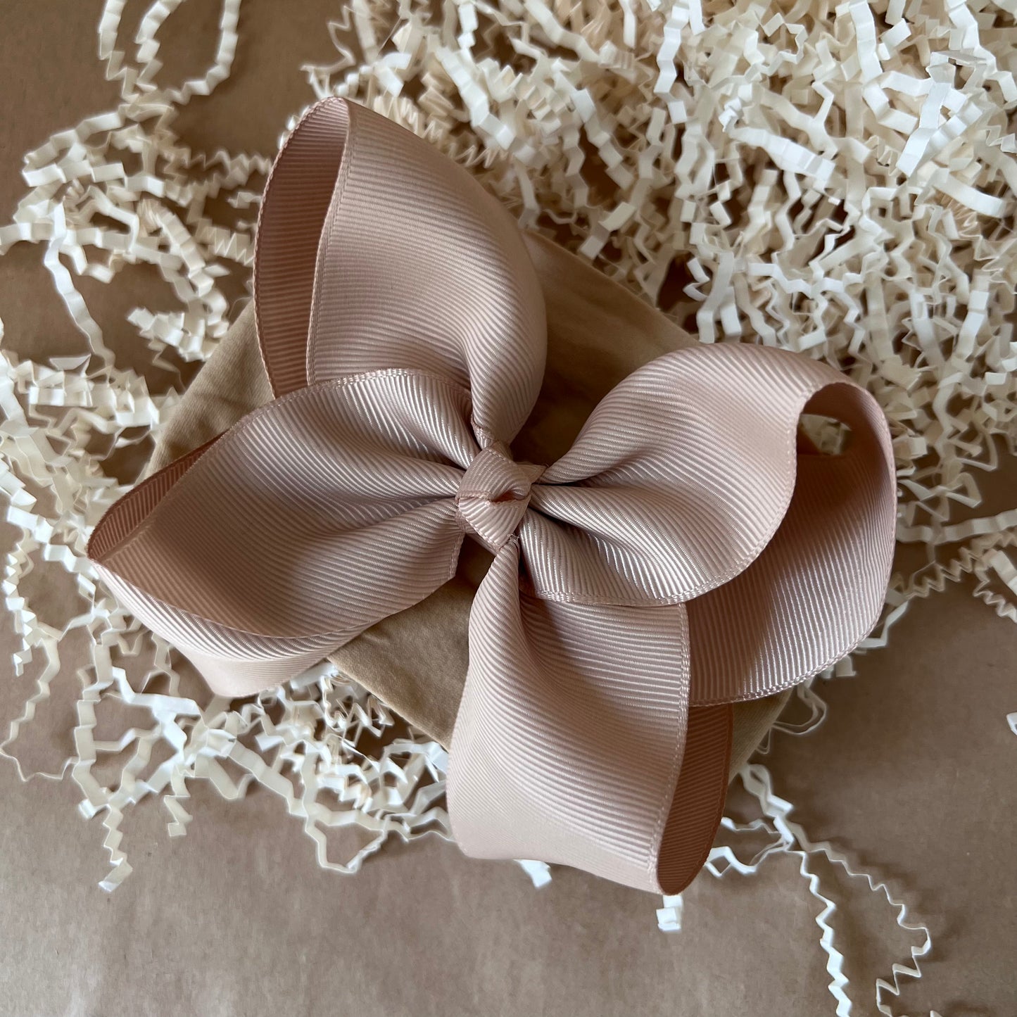 Soft and Stylish Baby Headband with Large Bow - Perfect Addition to Your Baby's Outfits