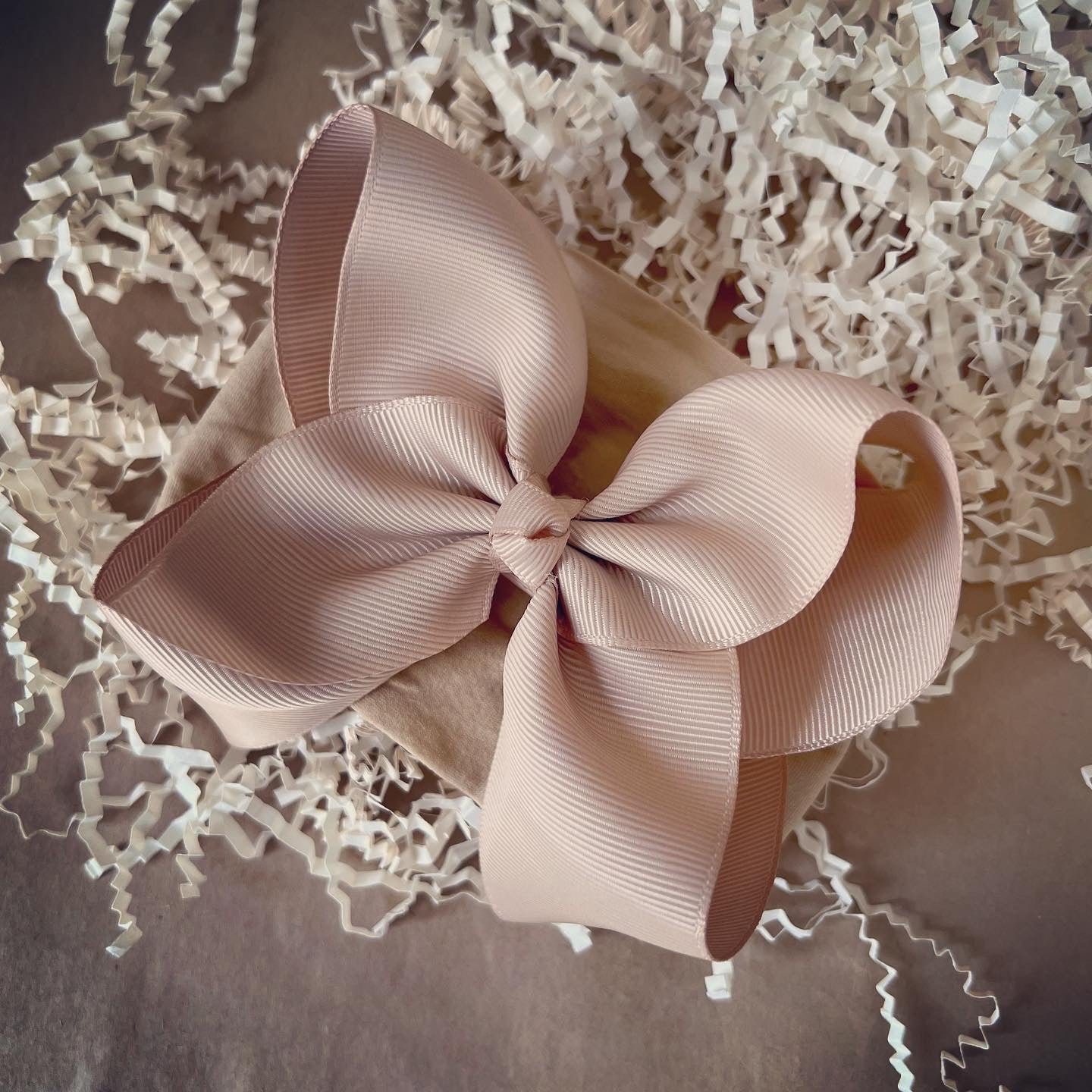 Soft and Stylish Baby Headband with Large Bow - Perfect Addition to Your Baby's Outfits