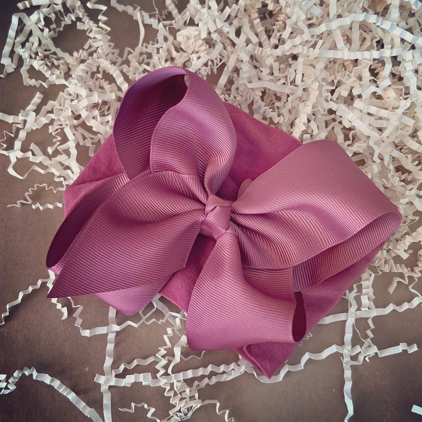 Soft and Stylish Baby Headband with Large Bow - Perfect Addition to Your Baby's Outfits