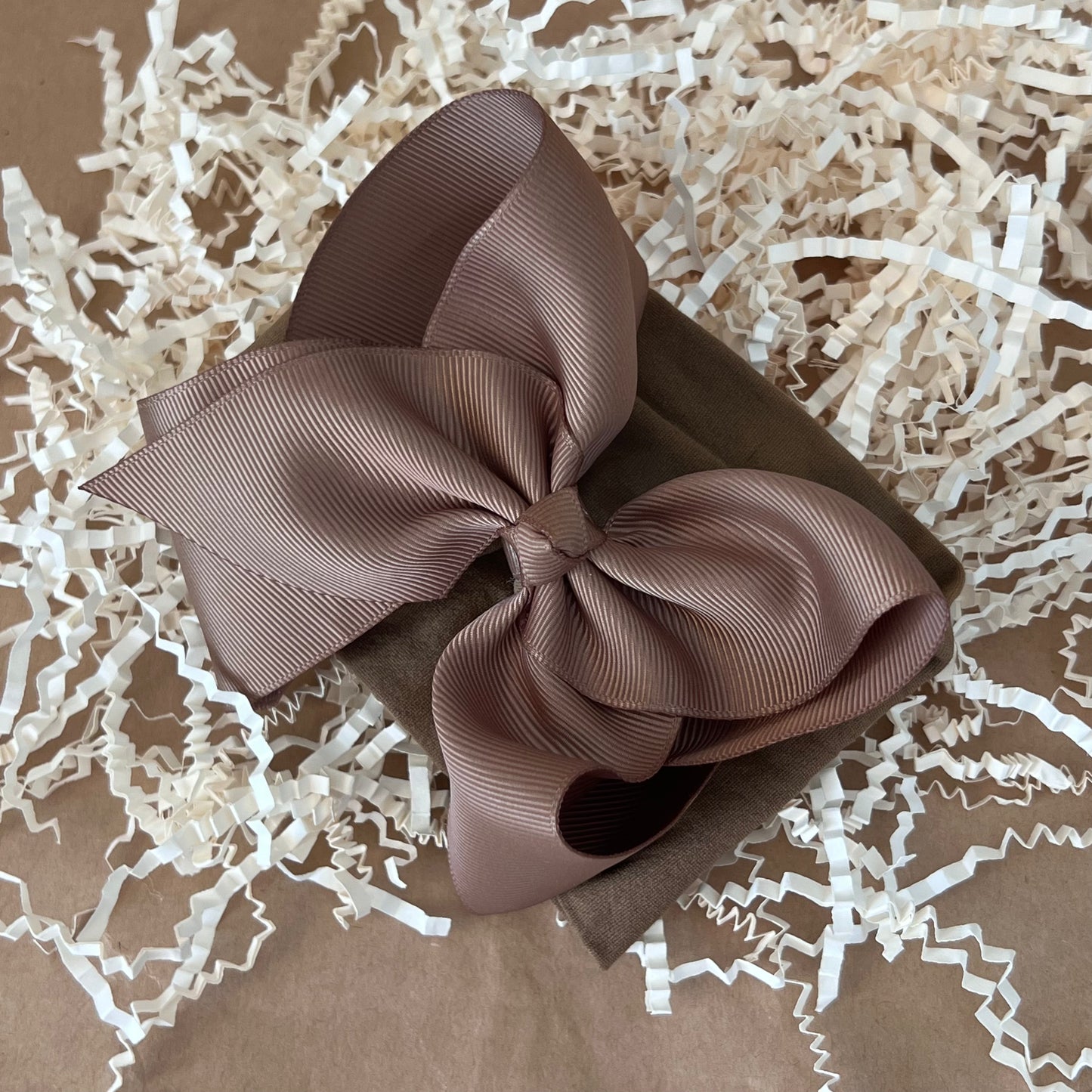 Soft and Stylish Baby Headband with Large Bow - Perfect Addition to Your Baby's Outfits